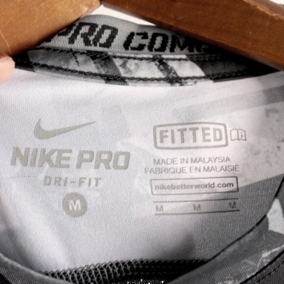 🧚‍♀️ 3/$40 NIKE DRI-FIT Women's Top Print  Gray T-Shirt - Picture 5 of 10